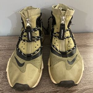 Nike Air Huarache Gripp Run Zip Sneaker Men Sz 9.5 Olive Black Round Toe Lace Up